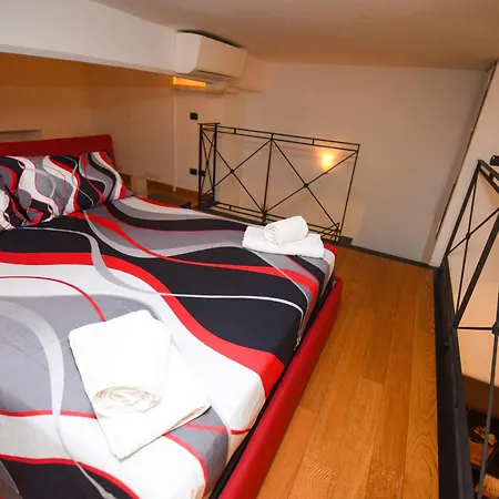 Unesco Loft With Frescoed Entrance Apartment Genoa