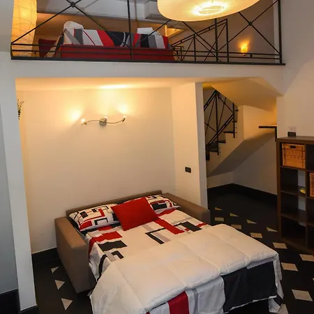 Unesco Loft With Frescoed Entrance Genoa